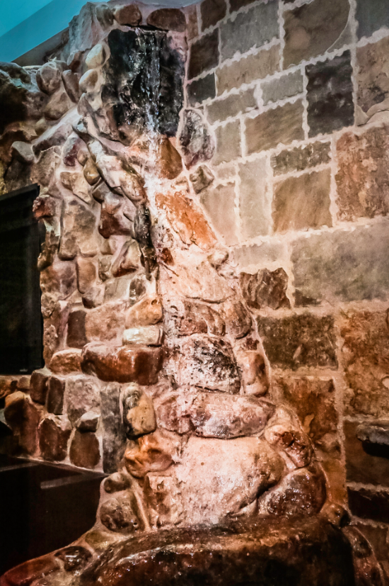 Auerbach-bathroom-fountain